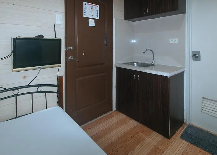 Maine Residences Leveriza By Reddoorz Hotel 2*