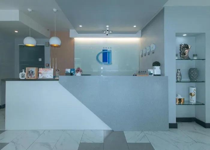 Maine Residences Leveriza By Reddoorz Hotel 2*